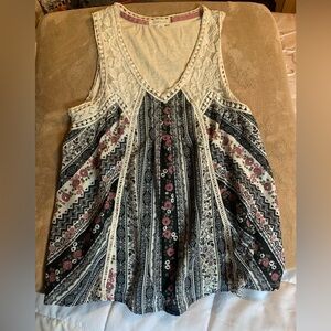 Taylor & Sage, size medium, cream colored tank